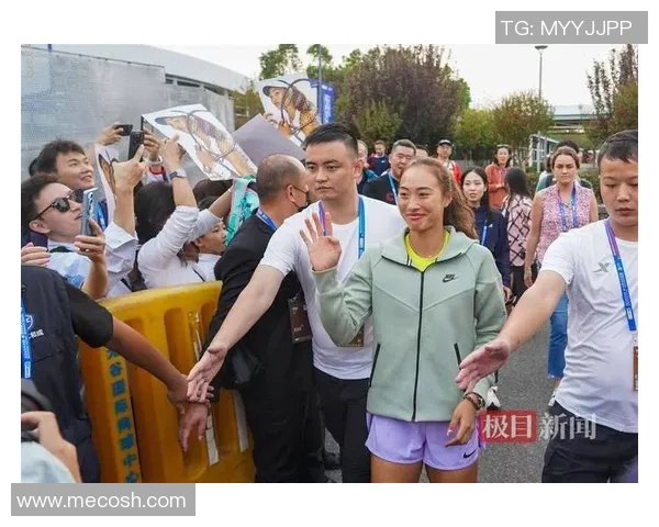 足球明星们齐聚一堂为球迷送上生日祝福精彩瞬间回顾