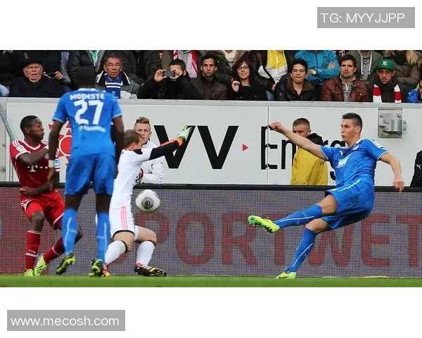 足球明星纯黑人形象展现运动之美与力量的完美结合